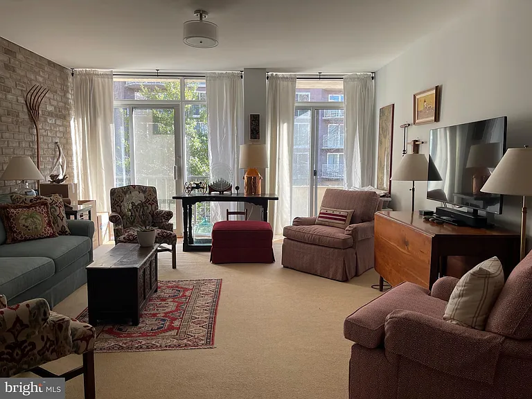 457 N St SW — Photo 21