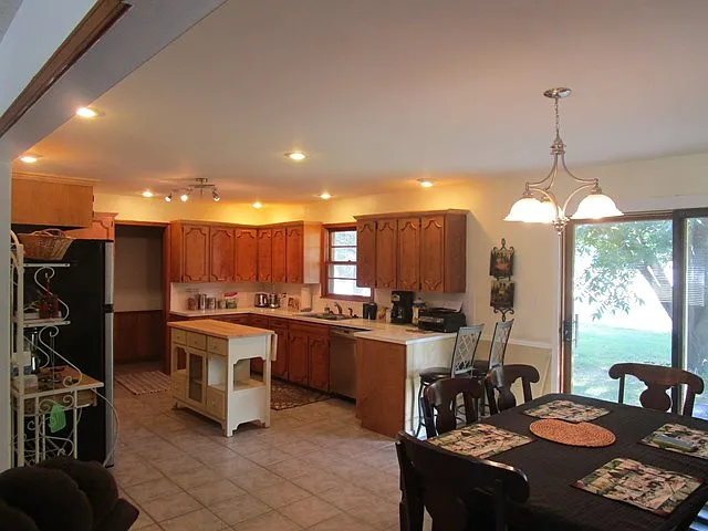 410 N Linn St — Photo 10