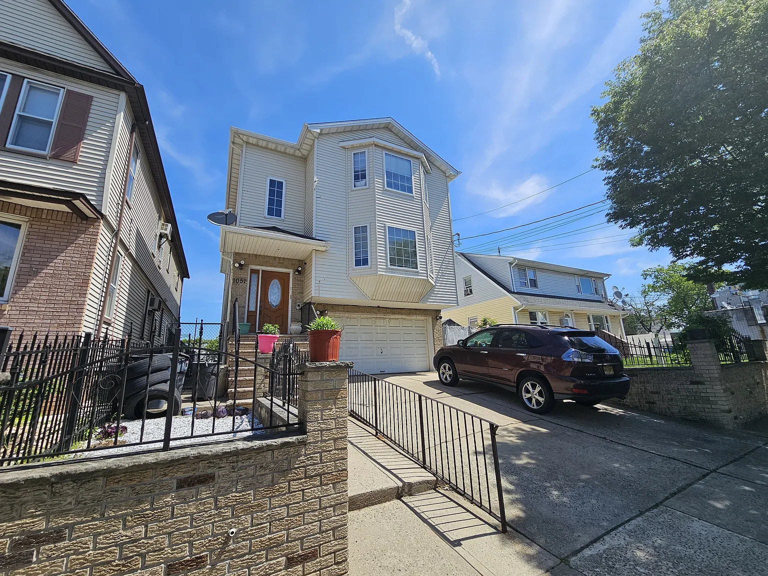 3 bed, 1250 sqft, $2,600 — Photo 1