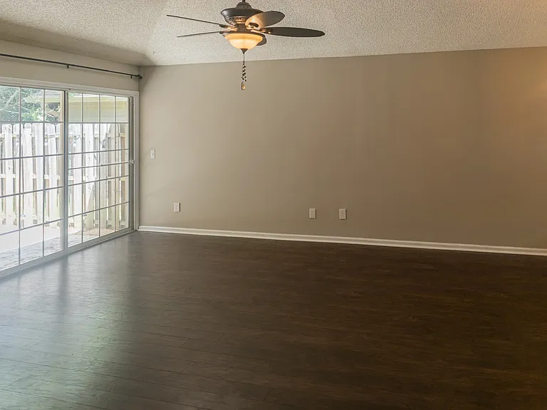 1714 Ashmore Green Dr — Photo 7