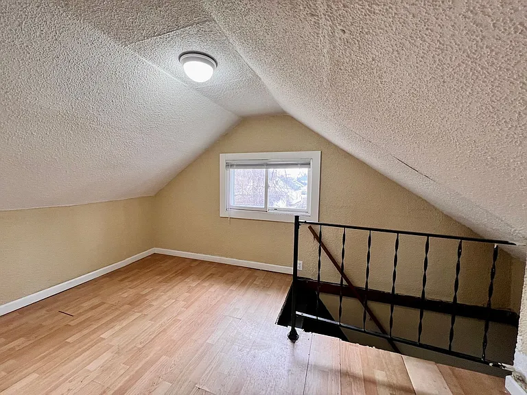 3817 Burton Ave — Photo 11