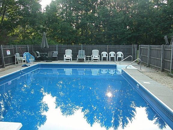 Pool - Liner 2 seasons old