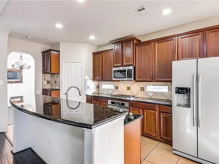 2485 Mackinac Dr — Photo 6