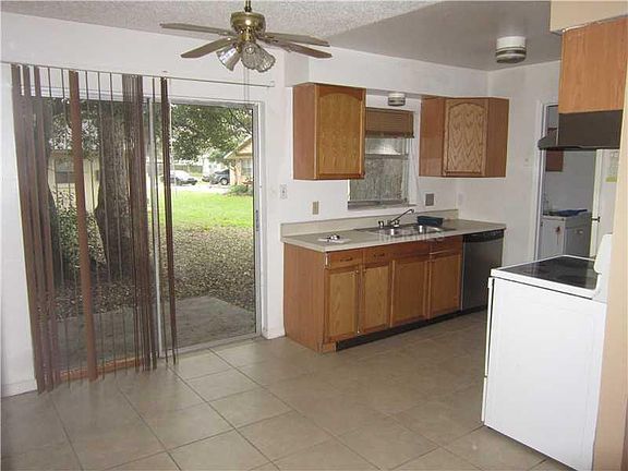 4th image of 2434 S Lake Ave APT B