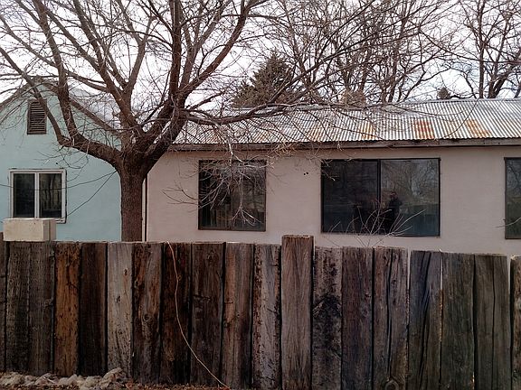 2nd image of 304 E 6th St