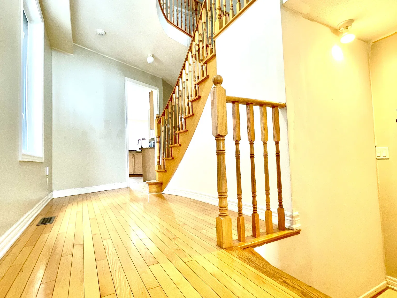 4 bed, $3,300 — Photo 2