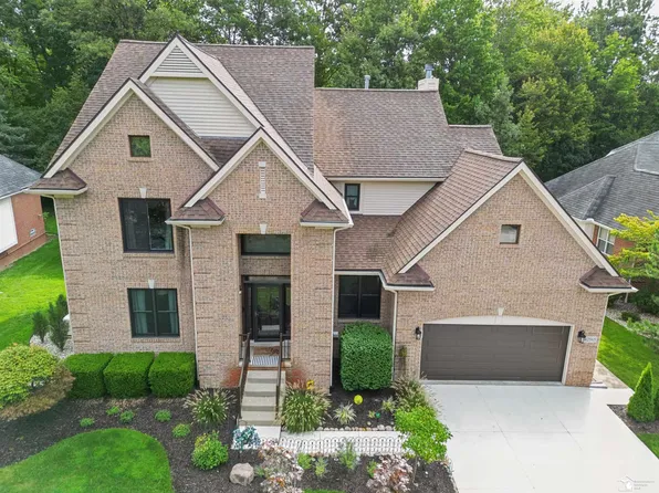 42565 White Hart Blvd, Canton, MI 48188