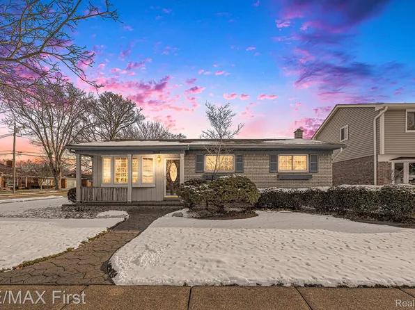 31040 Champine St, Saint Clair Shores, MI 48082