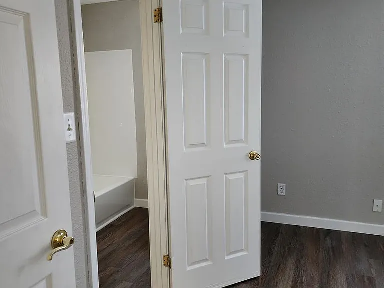 417 Albert St — Photo 11