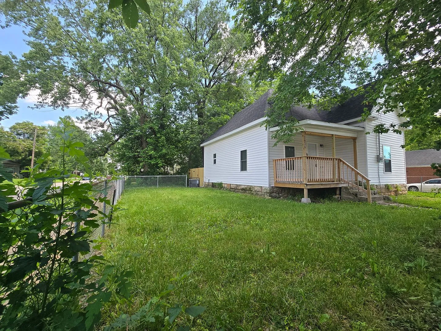 Stylish Newly Renovated 3-Bed, 2-Bath Retreat — Photo 4