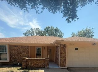 817 Lynne Ln, Burleson, TX 76028