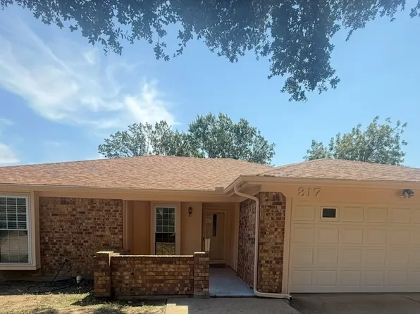 817 Lynne Ln, Burleson, TX 76028
