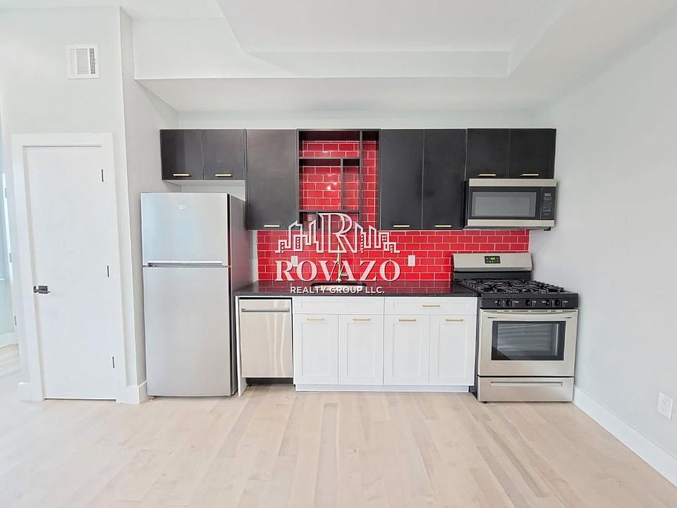 1st image of 179A Van Buren St #2C