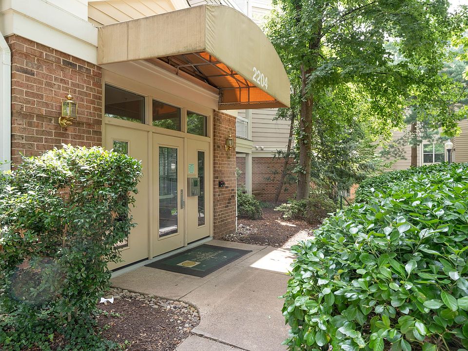 1st image of 2204 Westcourt Ln APT 210