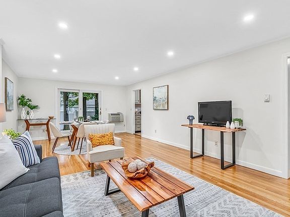 5th image of 11 Town House Dr #11
