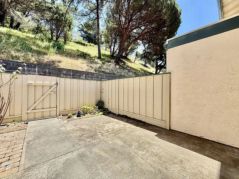 1254 Terra Nova Blvd — Photo 26