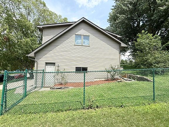 4th image of 1545 W Golf Dr