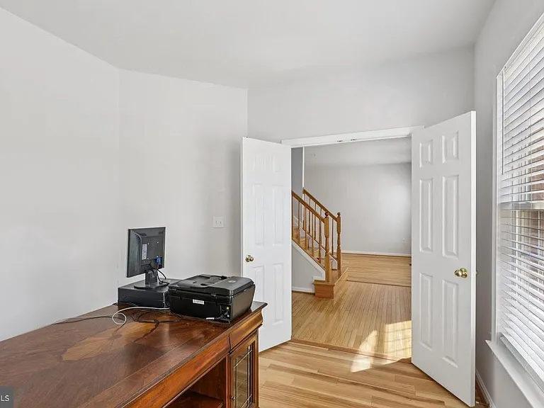 15206 Derbyshire Way — Photo 10