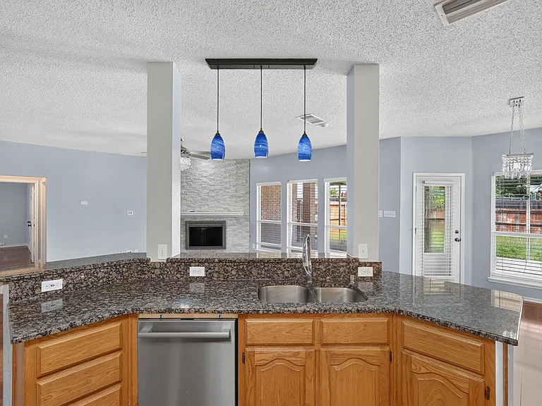 3113 Lochaven Dr — Photo 5