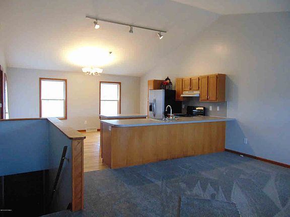 3rd image of 10 Suffolk Ln