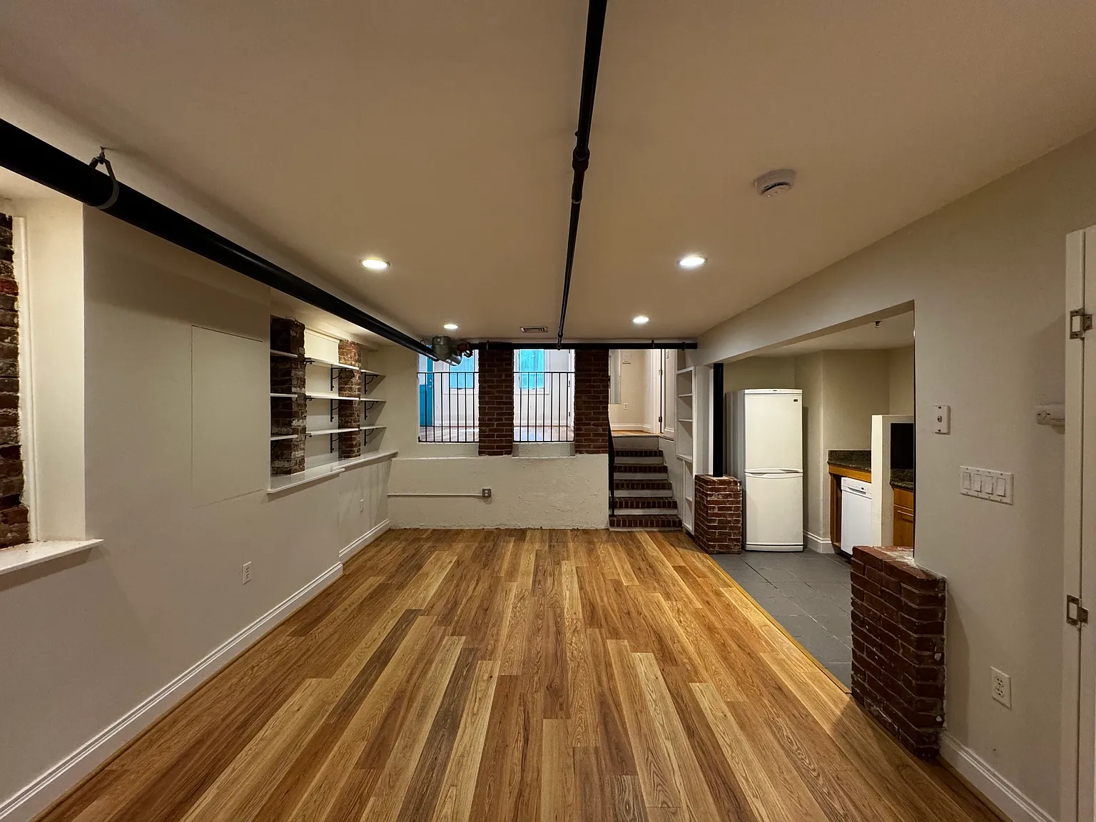 Studio, 700 sqft, $2,800 — Photo 2