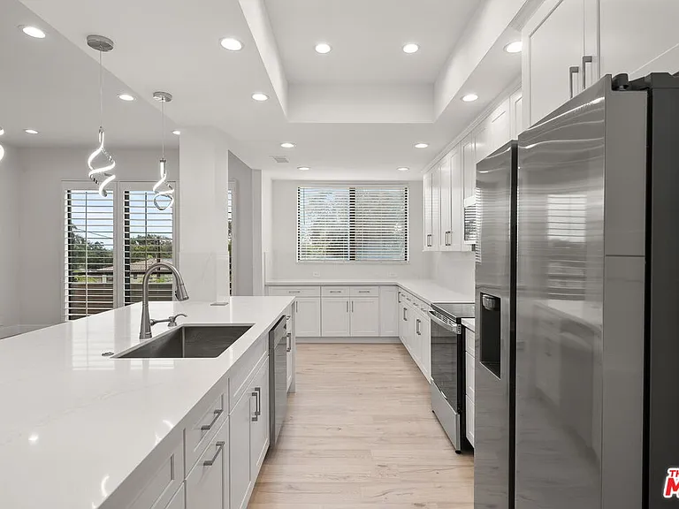 1880 Veteran Ave #208 — Photo 9