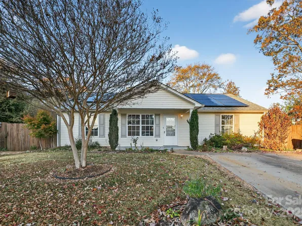 768 Cannonsburg Dr, Duncan, SC 29334