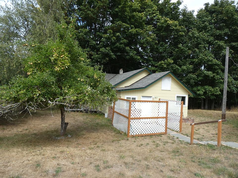 1st image of 817 E 11th St