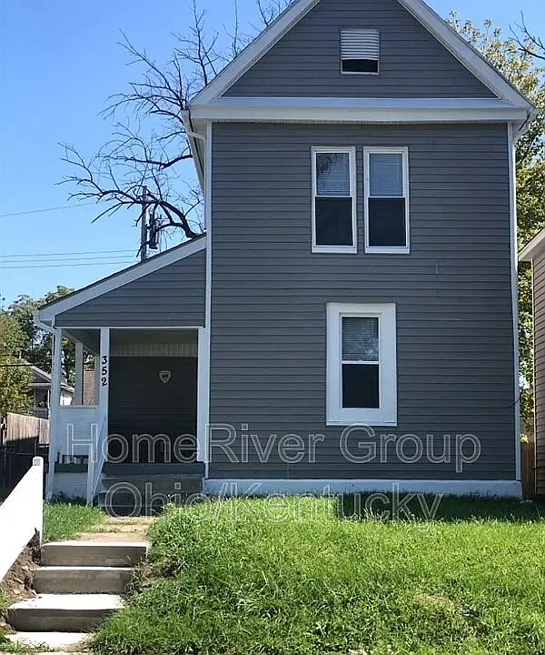 352 S Oakley Ave