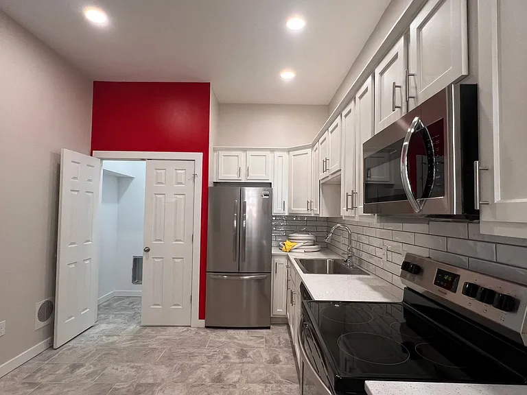 24 NW 6th St #100 — Photo 11