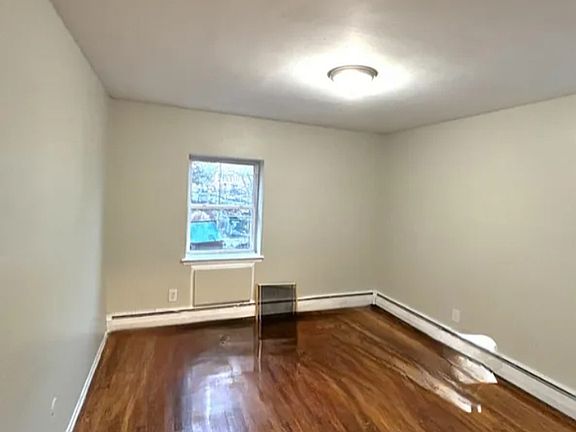 3rd image of 112 Lincoln Ave #11