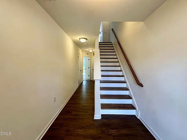 304 Skymont Dr — Photo 7