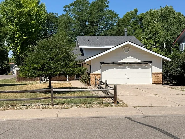 2737 Sagebrush Dr — Photo 1