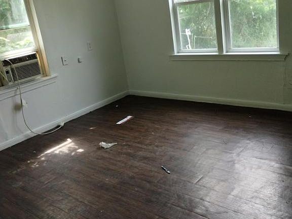 4th image of 1108 Waco St
