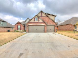 1325 Kelley Pointe Pkwy, Edmond, OK 73013
