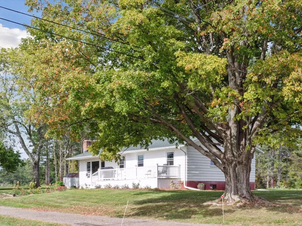 45260 68th St, Hartford, MI 49057