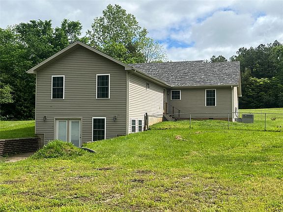 3rd image of 1010 Weddle Rd