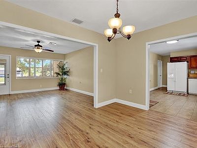 3rd image of 909 Hollyhock Ct