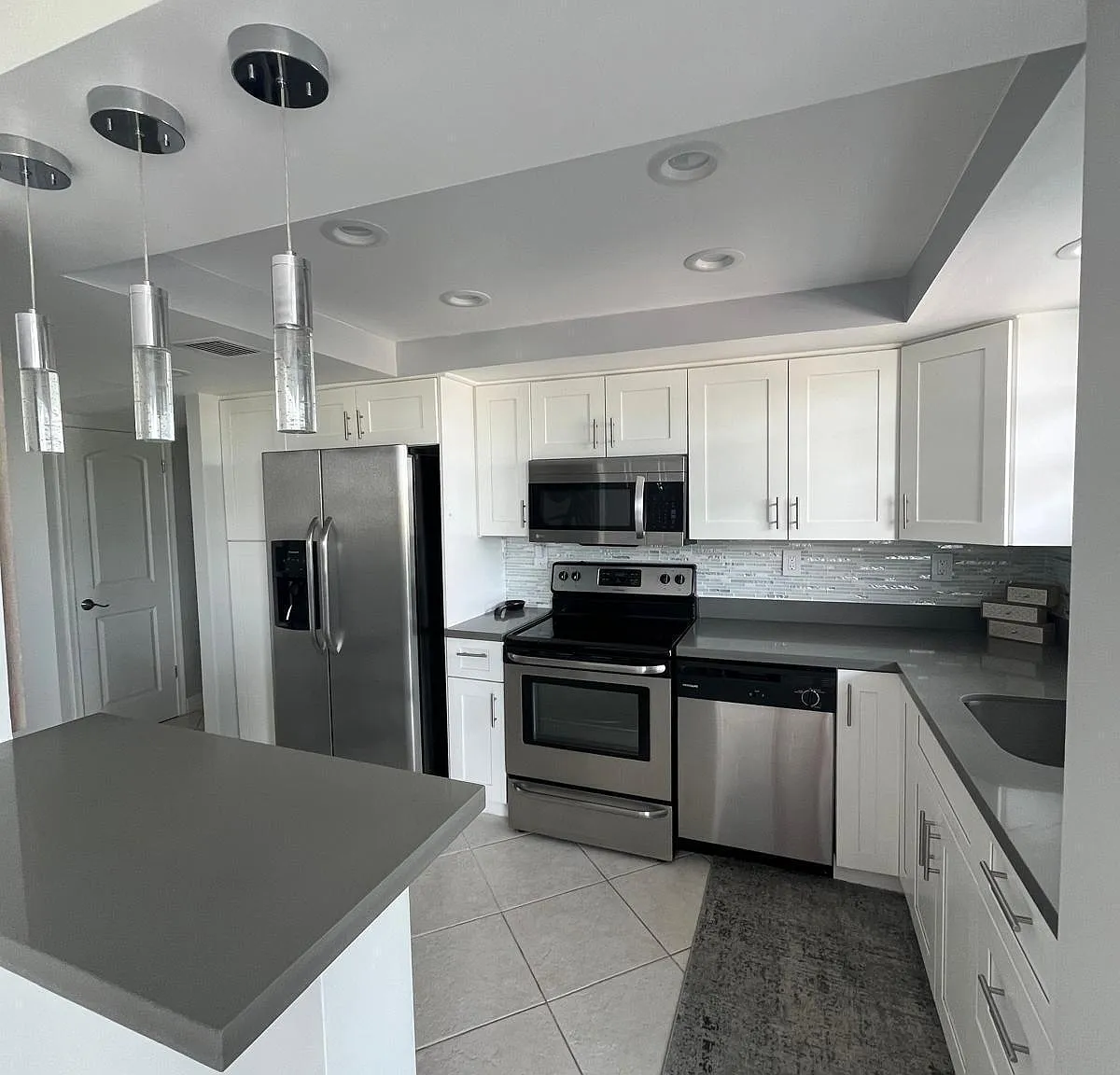 1 bed, 1.5 bath, 920 sqft, $2,200 — Photo 2