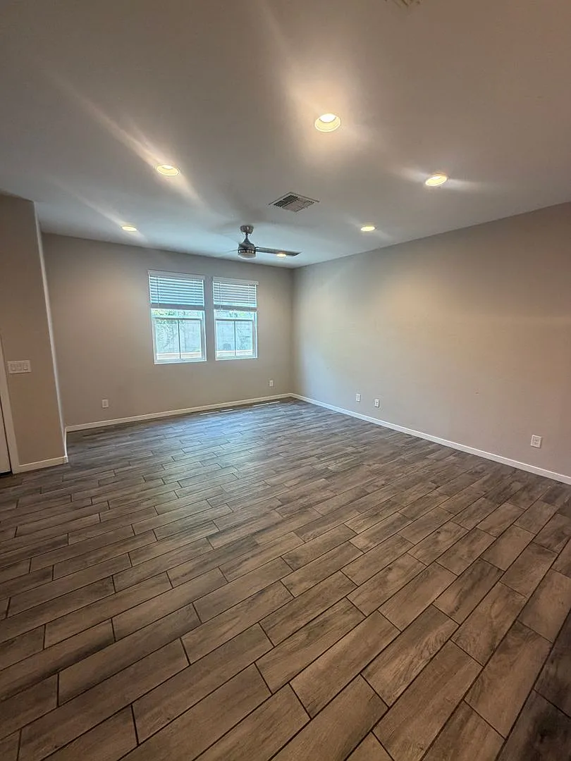 Beautiful newer townhome in the heart of Tempe — Photo 2