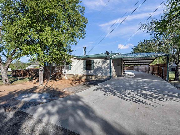 4th image of 1302 Oakridge Drive