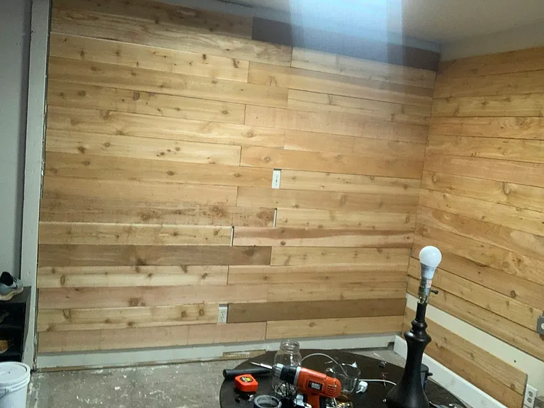 Custom Cedar Garage, Front Yard, Washer and Dryer, New Water Heater (2022)