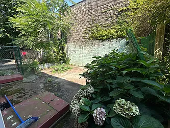 Rented by R New York