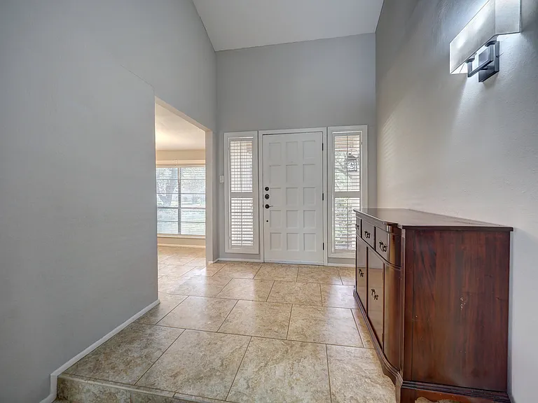 307 San Saba Dr — Photo 3