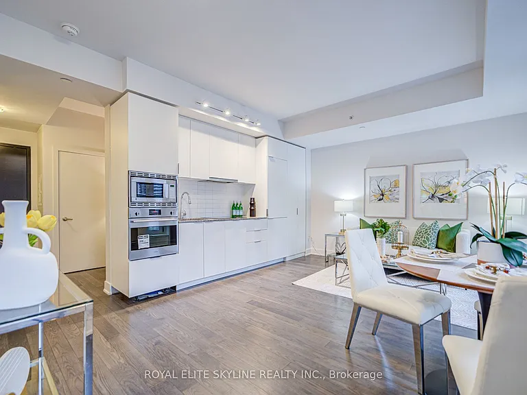 955 Bay St #310 — Photo 9