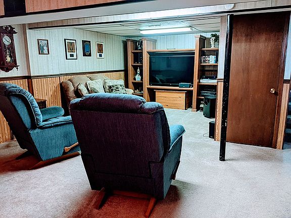 4th image of 604 Rose Ln
