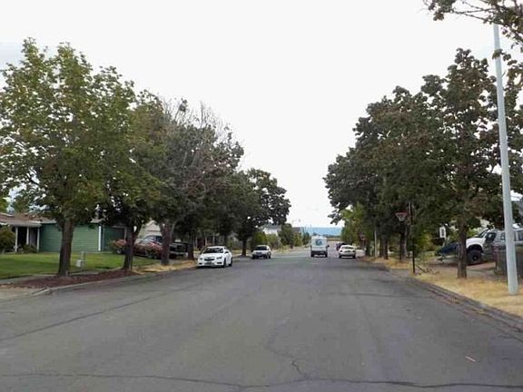 Exterior Neighborhood (street photo)