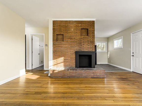 5th image of 4290 Mayflower Blvd