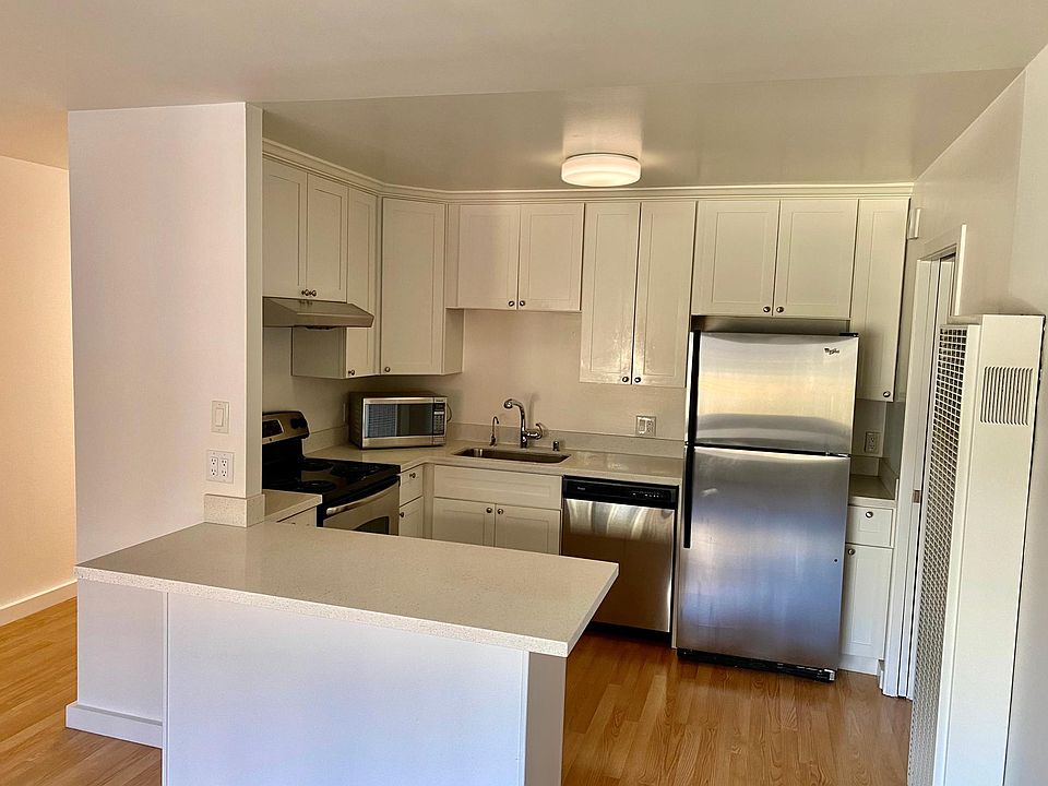 1st image of 220 Fair Oaks St #4