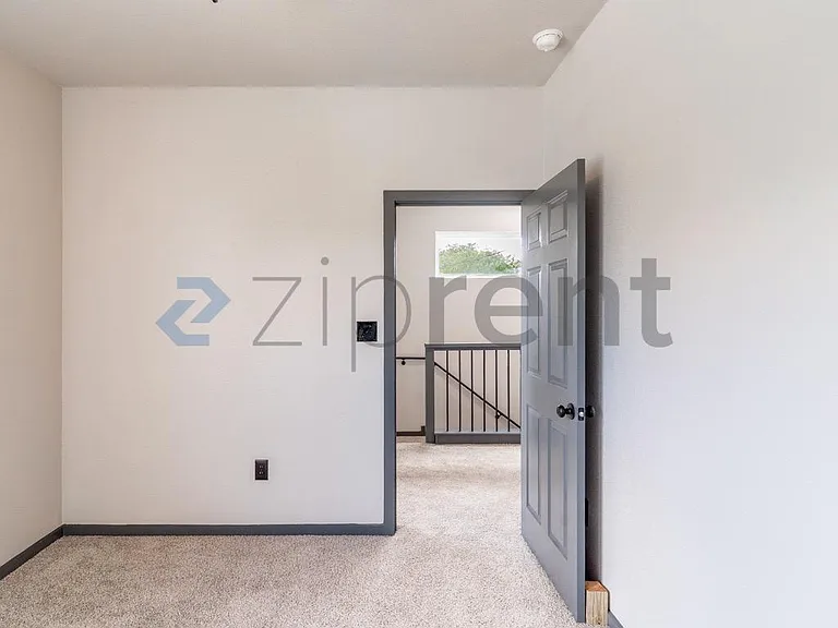 1008 York Ave #A — Photo 10